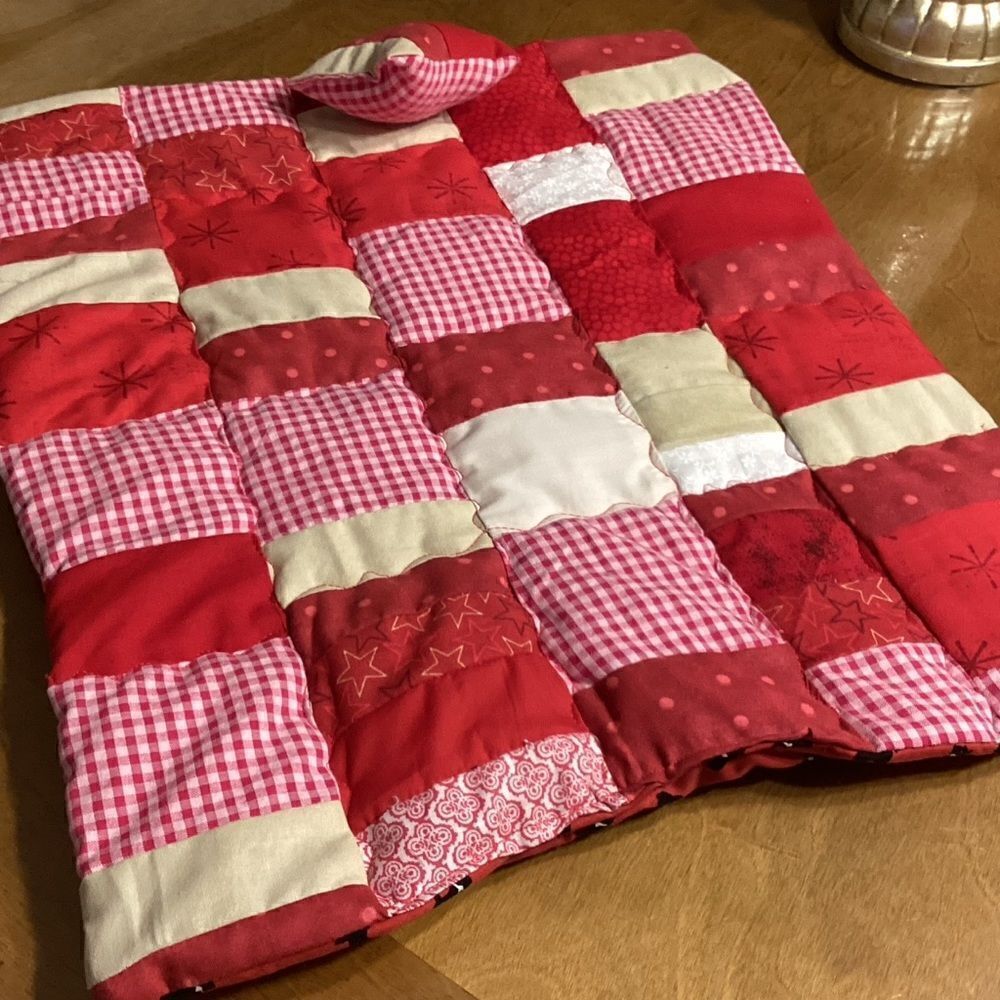 NWOT. Hand Crafted Reversible Quilt and Pillow Set